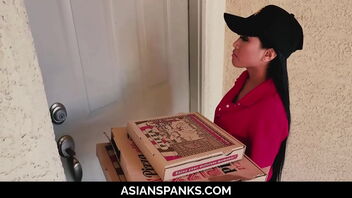 Ember Snow’s uncensored 3 way with guys who ordered pizzas.